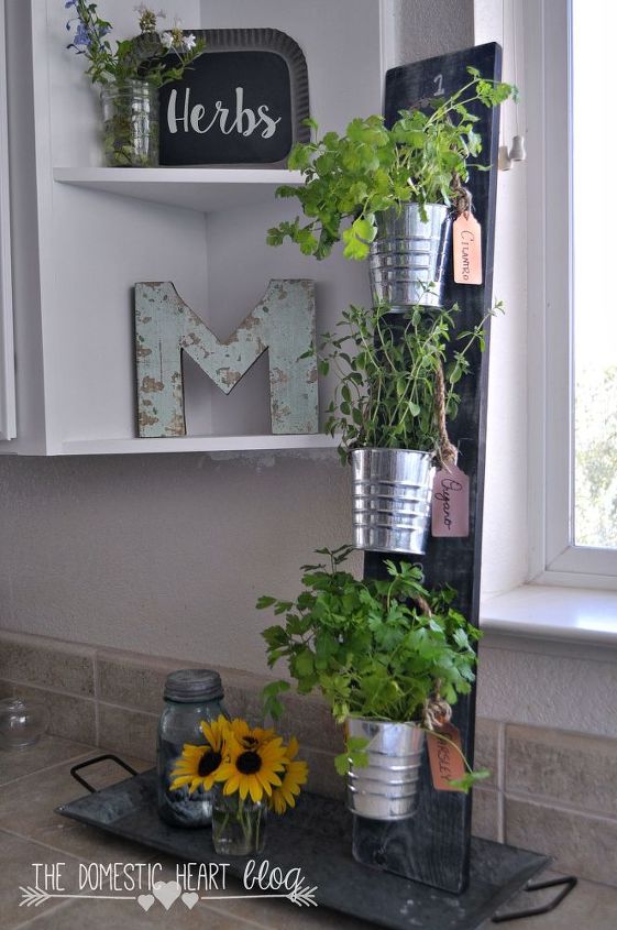 jardim de ervas vertical simples na cozinha