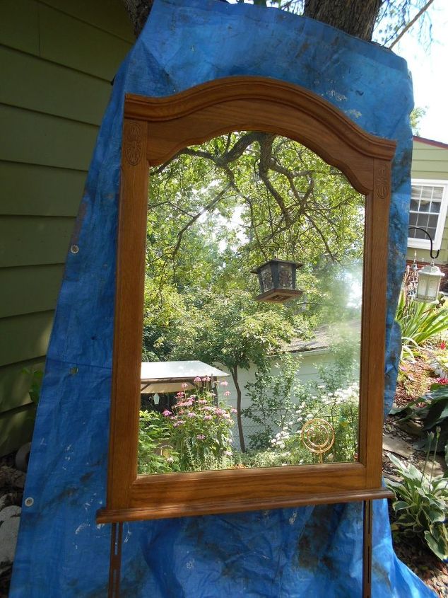 espelho espelho na parede do jardim