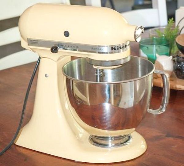 What Do You If Your Old Mixer Hometalk Most People Have Ugly Mixers But These Did Something Amazing Photo Via Erica Dwell