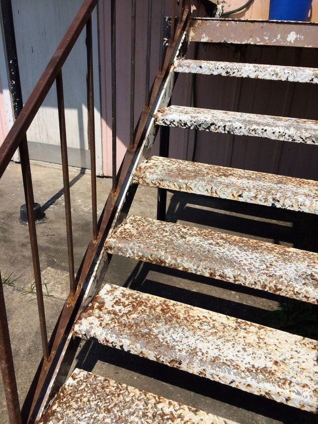 anyone know a quick solution to removing rust off an iron stairwell, Can t stand it