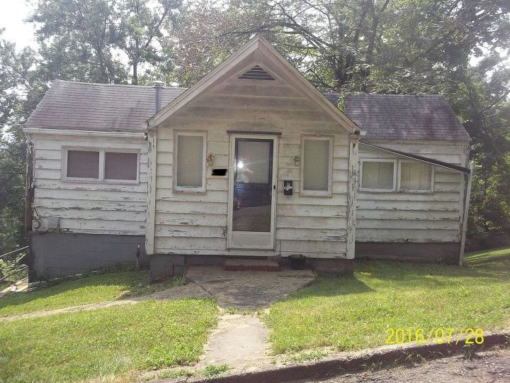 q old house worth my time and money, home improvement, home maintenance repairs, This is the house from the front Dilapidated chipping paint snapped off porch light