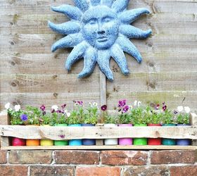how to make colorful planters from cans in a wooden trough, gardening, how to, pallet, repurposing upcycling