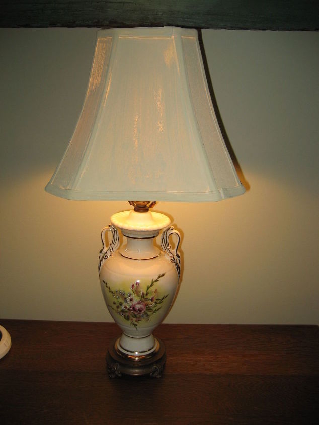 q painted lamp shade with cream color chalk paint, chalk paint, lighting, painting