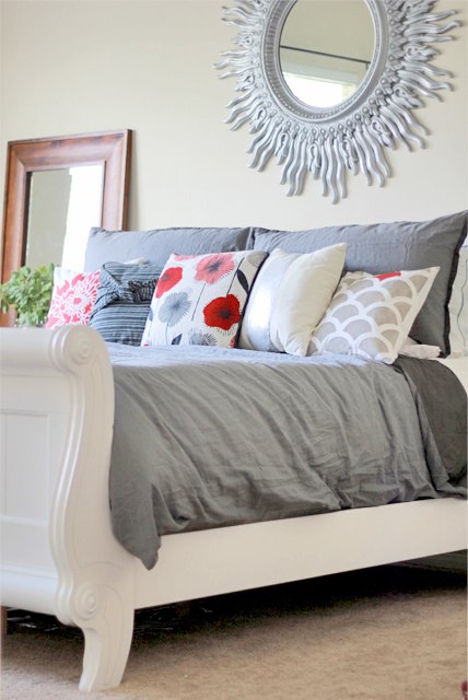 uma reforma de quarto barata usando paint a pillow