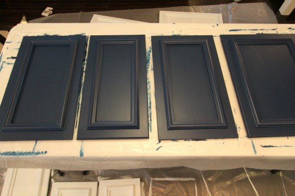 como pintar los armarios de la cocina con acabados de terciopelo