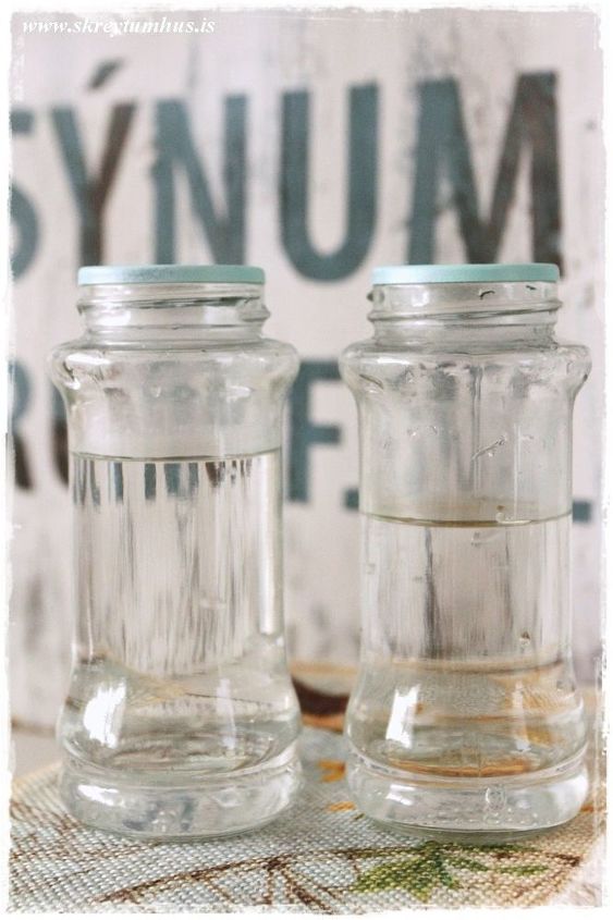 reutilize frascos de especiarias vazios como vasos caprichosos