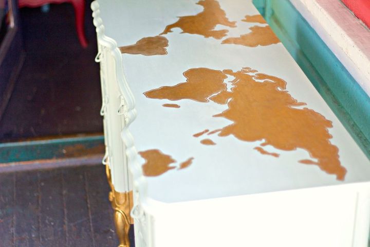 escritorio de mapas diy con pintura dorada metlica