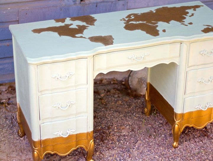 escritorio de mapas diy con pintura dorada metlica