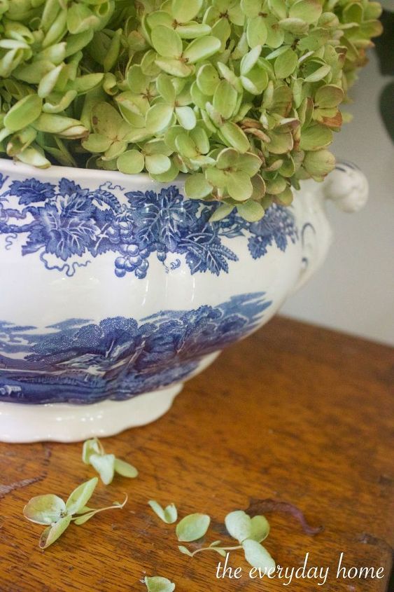 how i created six 5 minute arrangements in the same blue white bowl, crafts, home decor, hydrangea, wall decor