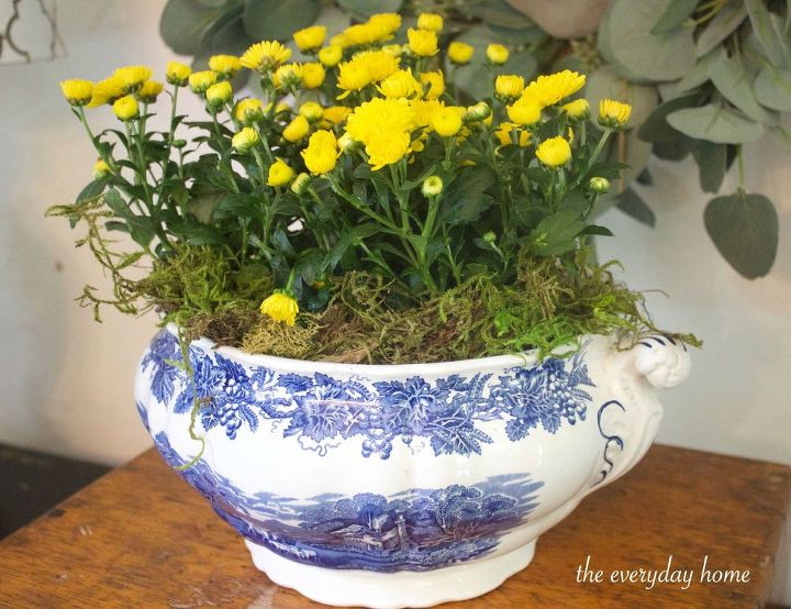 how i created six 5 minute arrangements in the same blue white bowl, crafts, home decor, hydrangea, wall decor