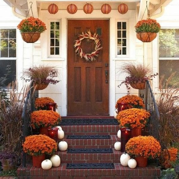 s 11 breathtaking mum pictures that ll get you crazy excited for fall, gardening, seasonal holiday decor, Floral Lined Front Porch