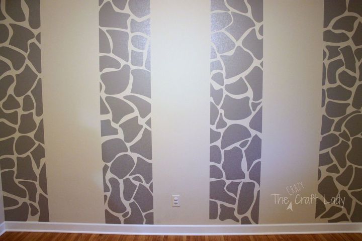giraffe stripe feature wall, bedroom ideas, home decor, how to, painting, wall decor