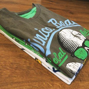 how to told t shirts like the do in a store, how to, organizing