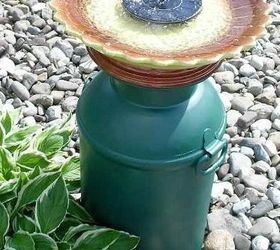 11 charming things you can do with an old milk can, Use It as a Water Feature