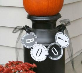 11 charming things you can do with an old milk can, Make a Halloween Display