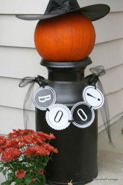11 charming things you can do with an old milk can, Make a Halloween Display