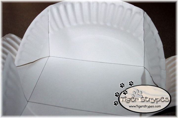 crear una caja de regalo con platos de papel