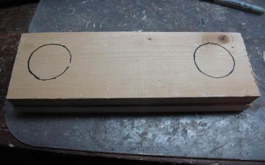 crear un taburete a partir de husillos y restos de madera