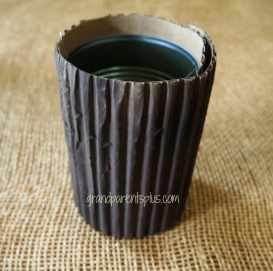 lata reciclada e reutilizada em um vaso