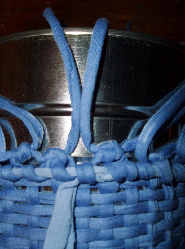 weave a fabric basket, crafts, Finish the top off with two rows of knots