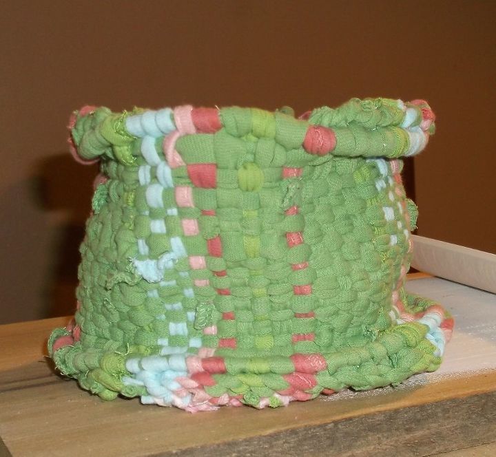 weave a fabric basket, crafts, Add a different color here or there