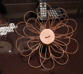 rusty wire flowers, crafts, repurposing upcycling