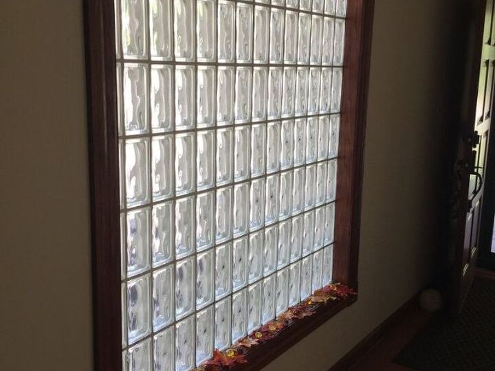 q i need opinions of what to put here, wall decor, wreaths