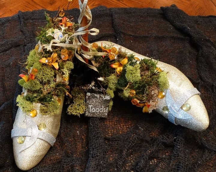 witch shoes halloween decoration, halloween decorations, repurposing upcycling, seasonal holiday decor