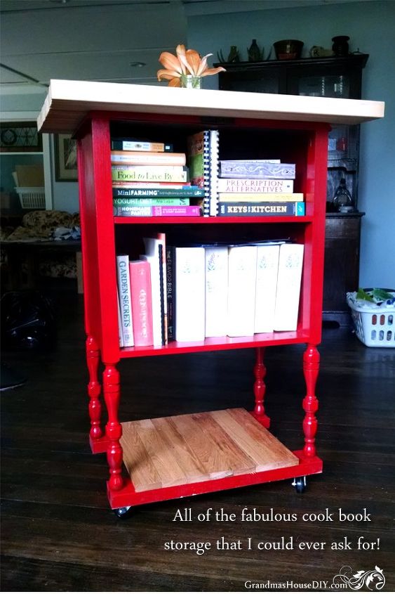 um suporte de rdio se transformou em uma ilha de cozinha vermelha, Eu amo todo esse armazenamento para meus livros de receitas