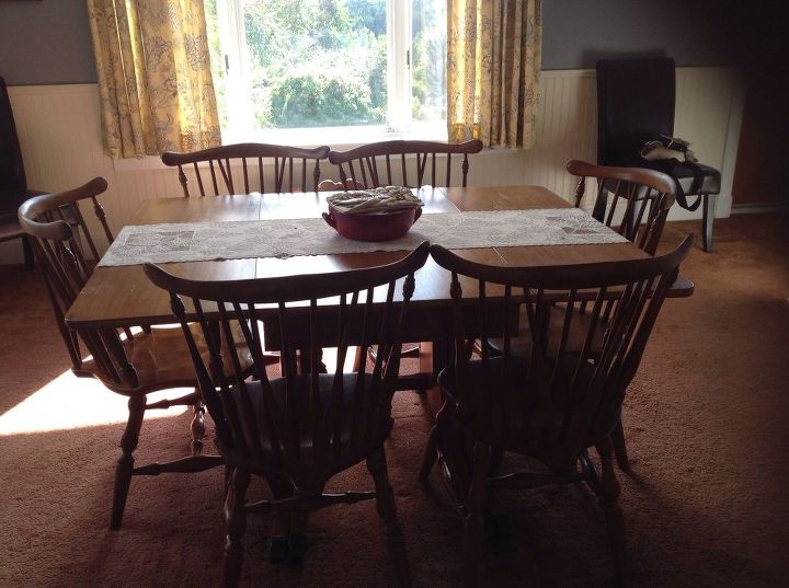dilema del comedor, La mesa y las sillas