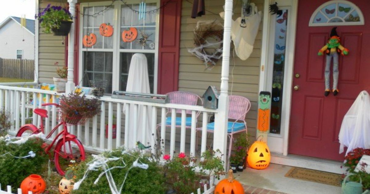 Spooky Diy Halloween Party Decor Using Old Bed Sheets Hometalk