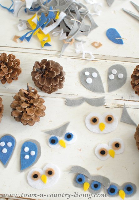 pine cone owls, crafts, seasonal holiday decor