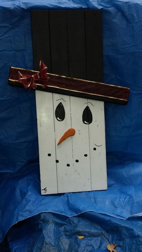 more recycled wood projects, pallet, repurposing upcycling, seasonal holiday decor