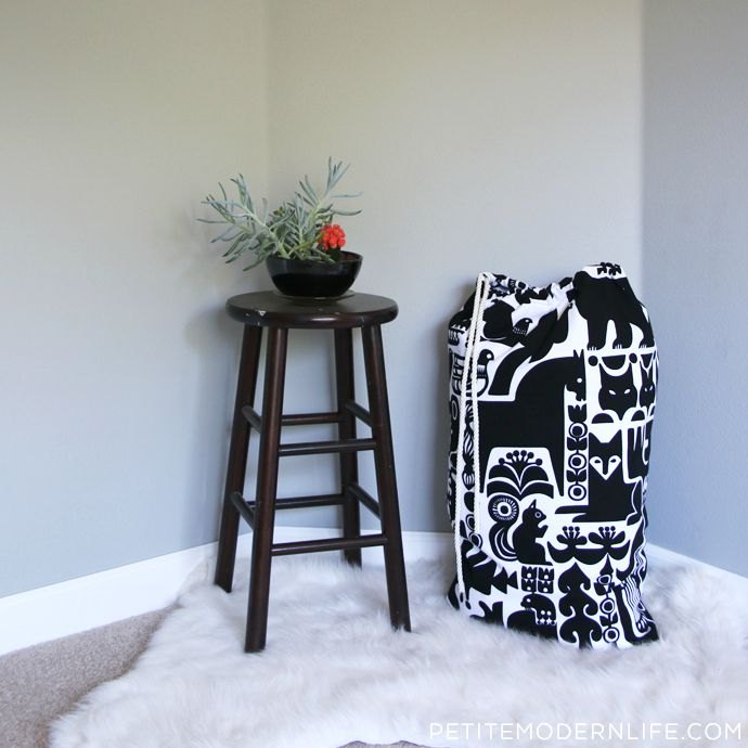 9 maneras de hacer que tu casa luzca increble usando tela, DIY Laundry Tote