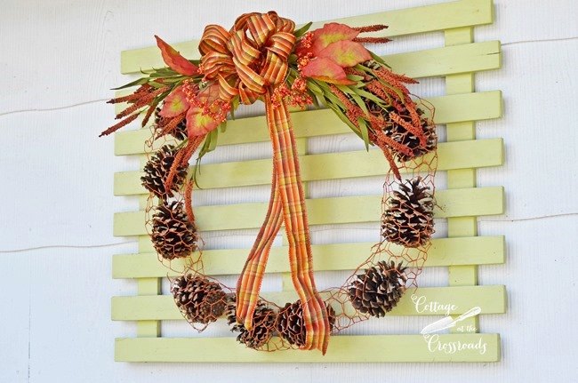 chicken wire and pine cone fall wreath, crafts, seasonal holiday decor, wreaths, Chicken Wire and Pine Cone Outdoor Wreath