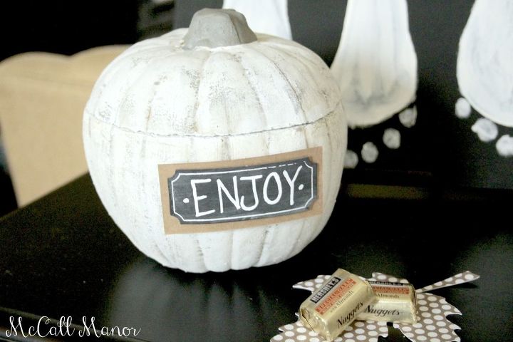 the giving pumpkin, chalk paint, crafts, halloween decorations, seasonal holiday decor