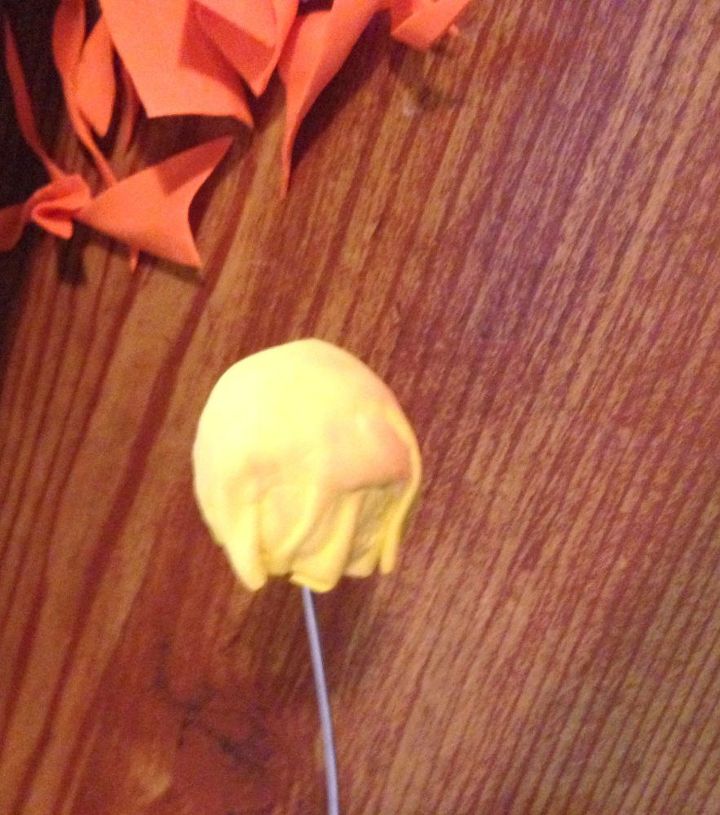 flor otoal de espuma retorcida sobre calabaza