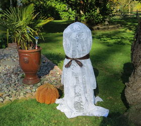 How to Enchant Your Yard with a Playful Solar Halloween Ghost