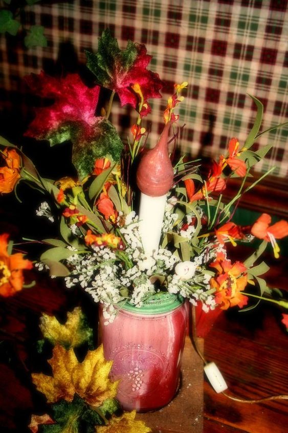 luz de mason jar, Anillo pintado y flores dispuestas