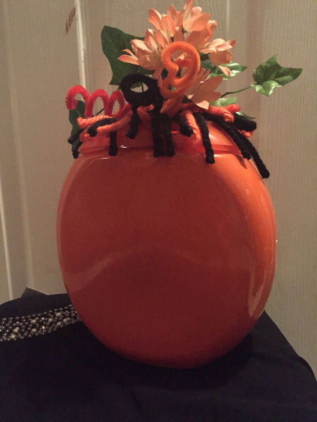 tide pod pumpkins, crafts, halloween decorations, Assemble the bouquet