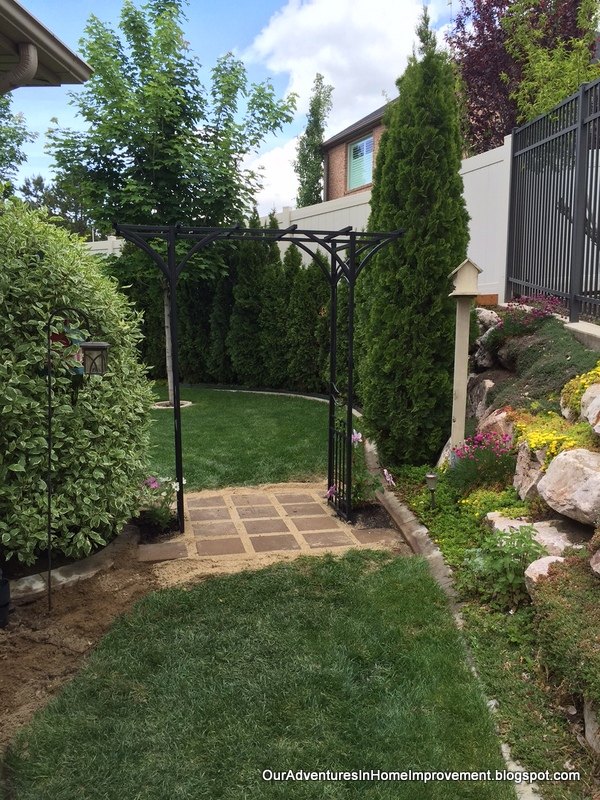 crear una entrada acogedora al patio trasero