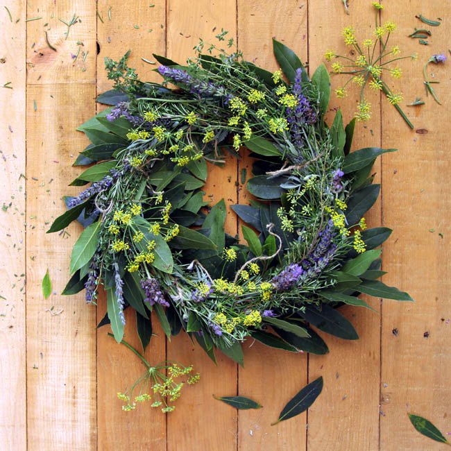 dollar store hack laudry basket into wreath makers, crafts, repurposing upcycling, seasonal holiday decor, wreaths