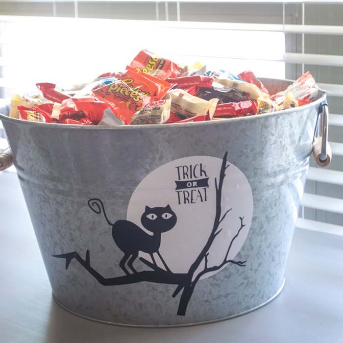easy to make halloween candy bucket free svg halloween, crafts, halloween decorations, seasonal holiday decor