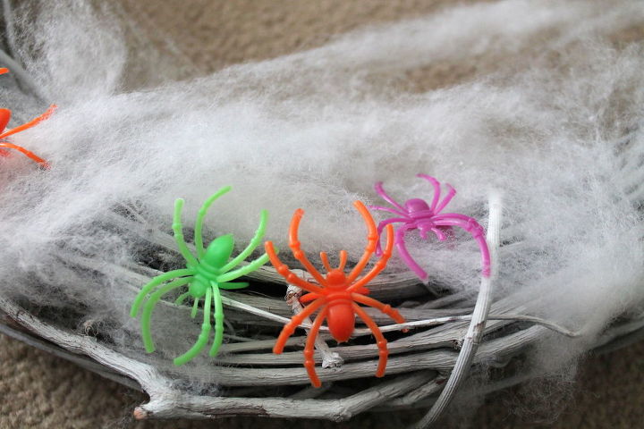 a creepy crawly halloween wreath in just two steps, crafts, halloween decorations, seasonal holiday decor, wreaths