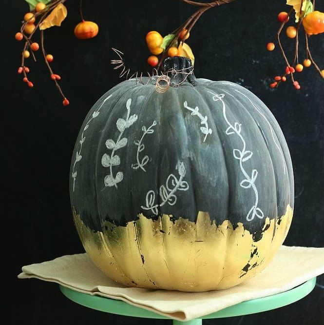 s 19 fast and fresh ways to spruce up your fall home, home decor, seasonal holiday decor, Turn Your Pumpkin into a Chalkboard