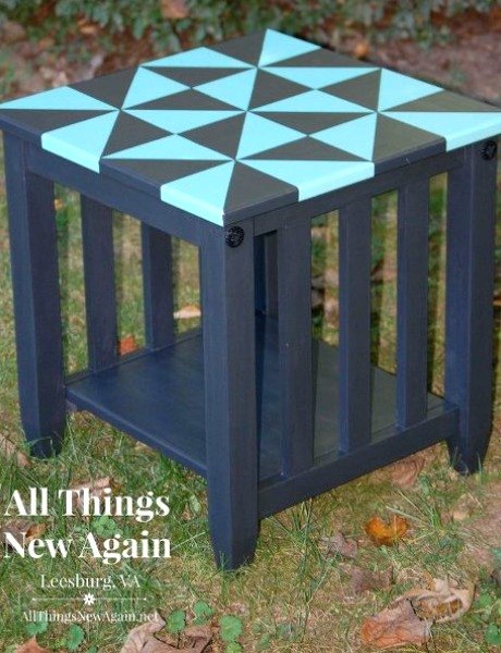 19 diseos de muebles geomtricos para redefinir tu espacio al instante, Mesa auxiliar de tonos y formas azules