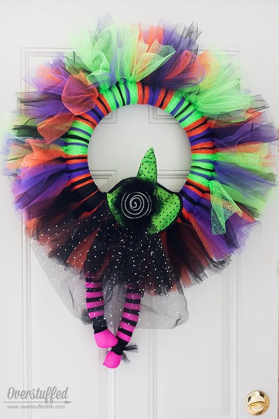 easy witchy tulle halloween wreath, crafts, halloween decorations, seasonal holiday decor, wreaths, Tulle Halloween Wreath