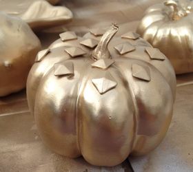 golden fall pumpkins, chalk paint, crafts, seasonal holiday decor