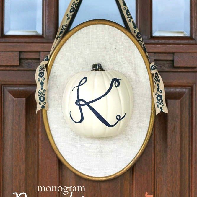 s these 18 insanely cute burlap ideas are guaranteed to make you smile, crafts, reupholster, Cut Out a Circle for This Fabulous Wreath