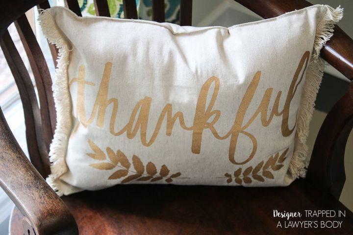 5 minute diy pillow from a placemat, crafts, home decor, living room ideas, repurposing upcycling